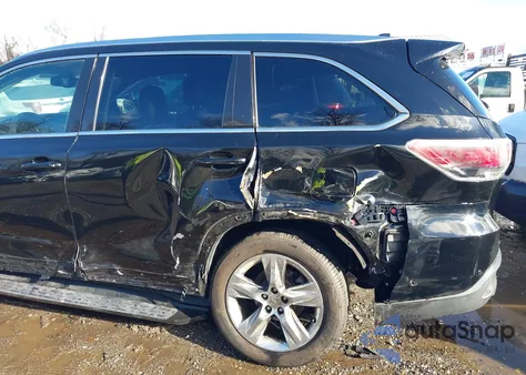 2015 Toyota Highlander Limited V6 z USA, uszkodzony, nr VIN 5TDDKRFH3FS204598